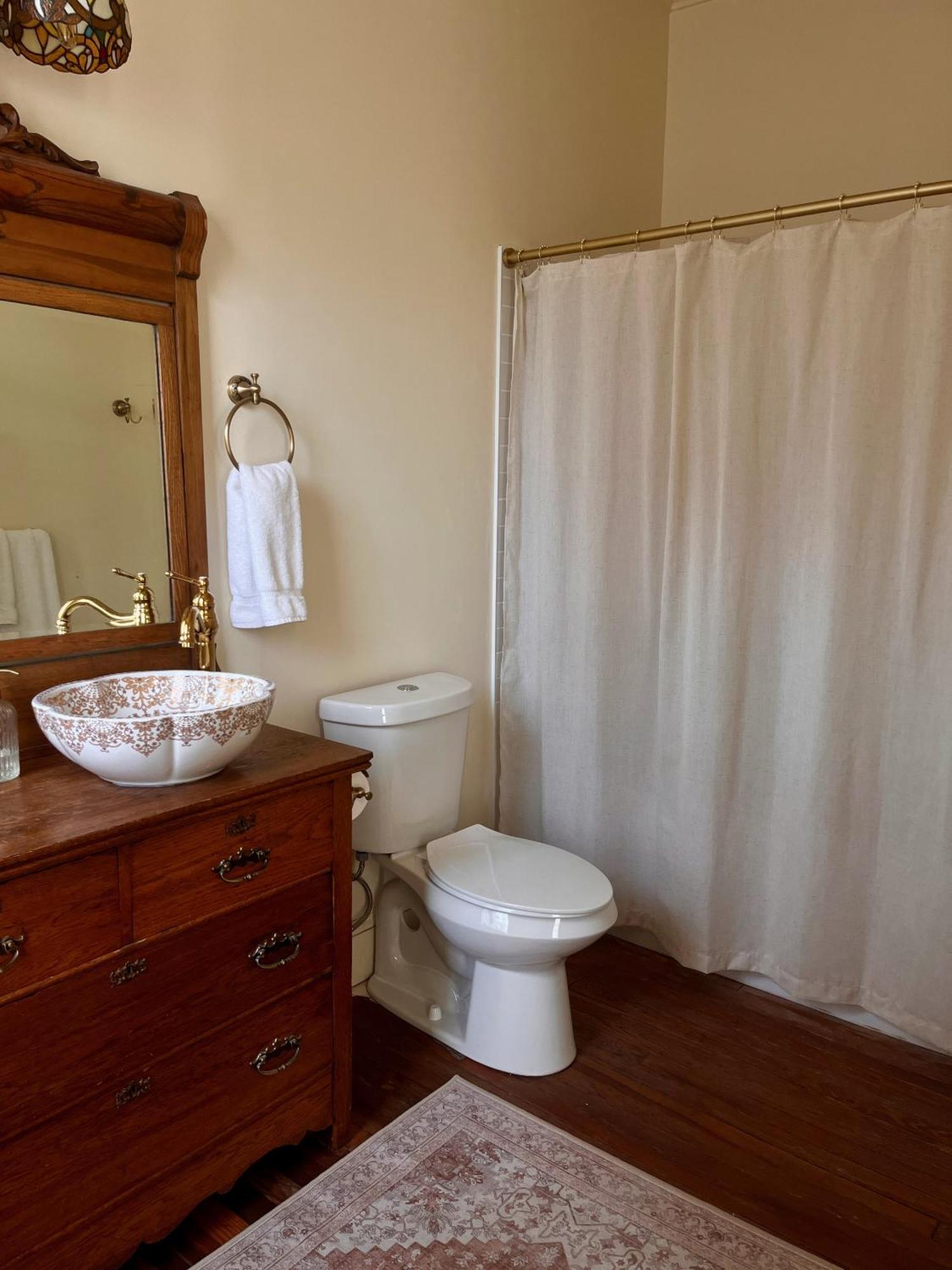 Tanglewood Inn Greenville Bilik gambar